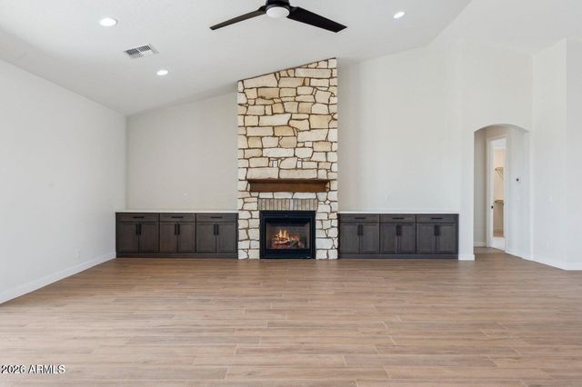654 E Paint Your Wagon Trail, Phoenix, AZ 85085