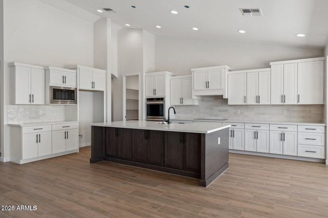 654 E Paint Your Wagon Trail, Phoenix, AZ 85085