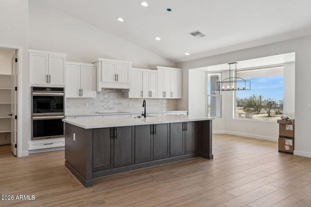654 E Paint Your Wagon Trail, Phoenix, AZ 85085