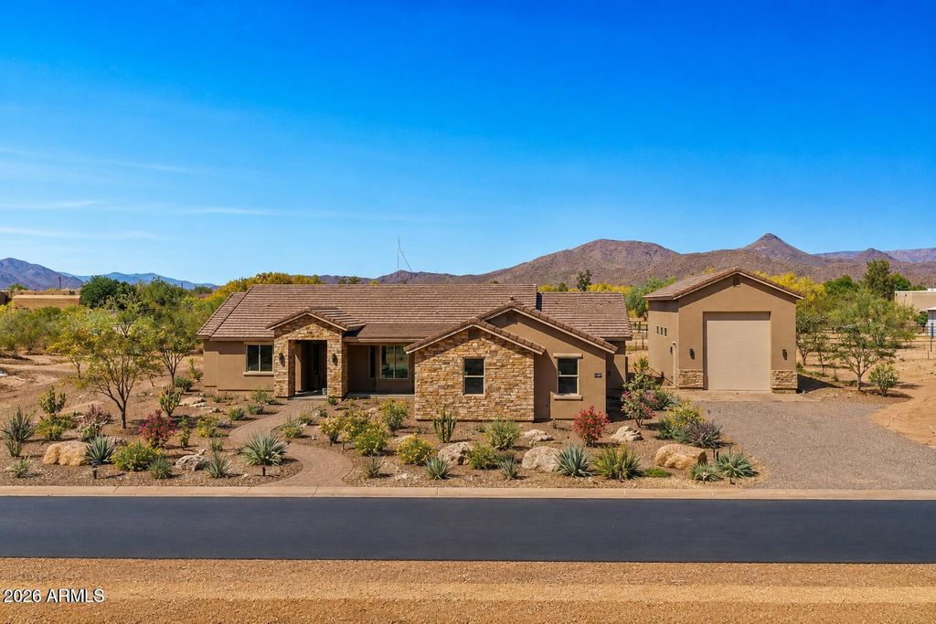 654 E Paint Your Wagon Trail, Phoenix, AZ 85085