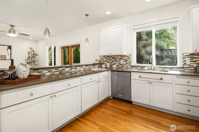 5944 26th Avenue SW, Seattle, WA 98106