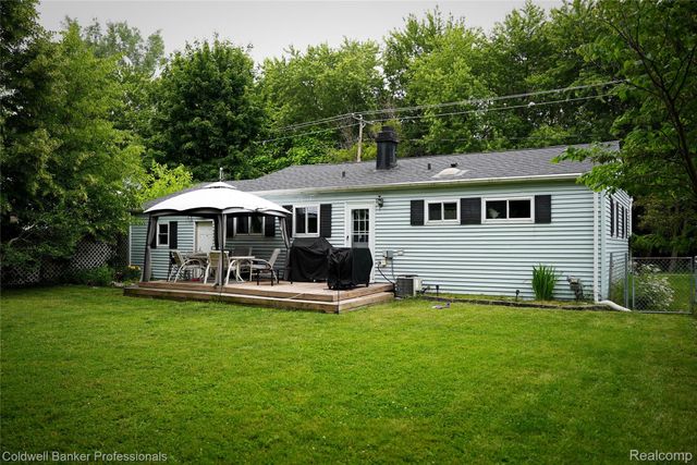 1017 N East Street, Fenton, MI 48430