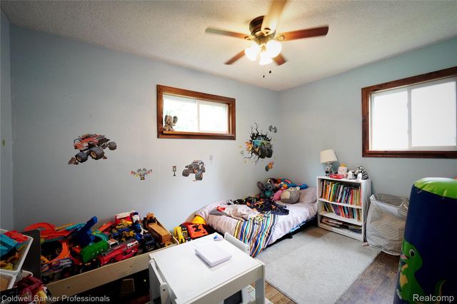 1017 N East Street, Fenton, MI 48430