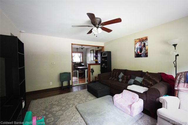 1017 N East Street, Fenton, MI 48430