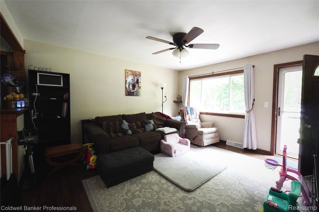 1017 N East Street, Fenton, MI 48430
