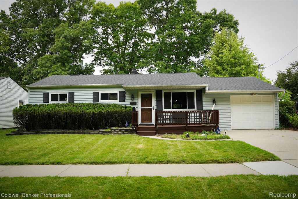 1017 N East Street, Fenton, MI 48430