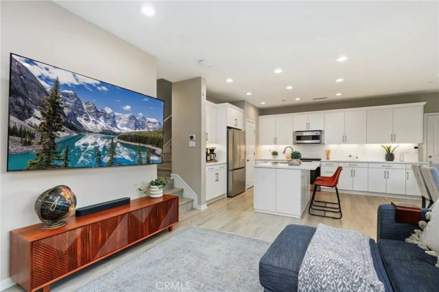 121 Excursion, Irvine, CA 92618