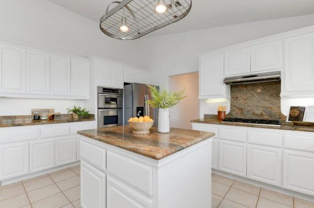 2449 Trails End, Fallbrook, CA 92028