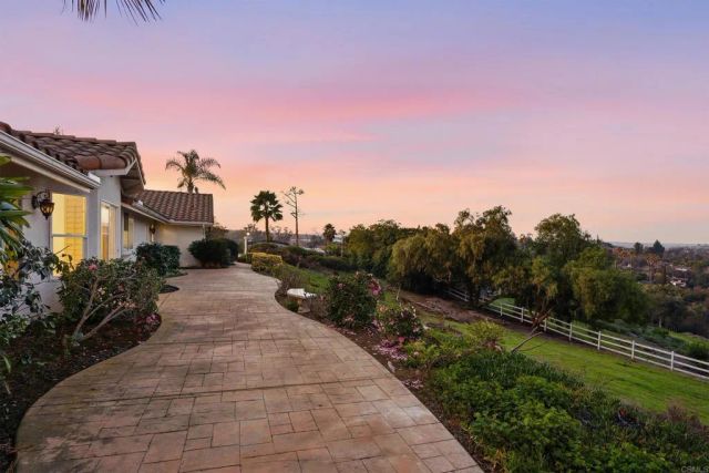 2449 Trails End, Fallbrook, CA 92028