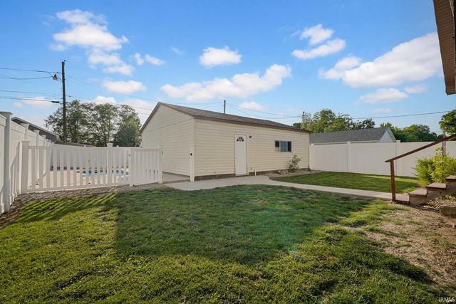 611 N 8th Street, Mitchell, IN 47446