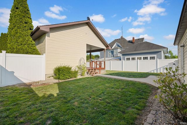 611 N 8th Street, Mitchell, IN 47446