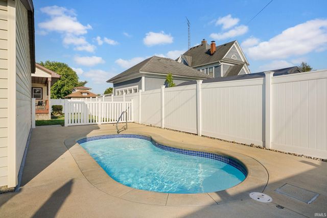 611 N 8th Street, Mitchell, IN 47446