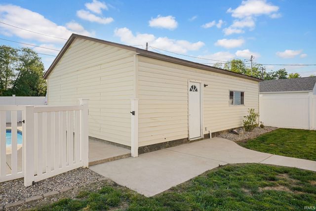 611 N 8th Street, Mitchell, IN 47446