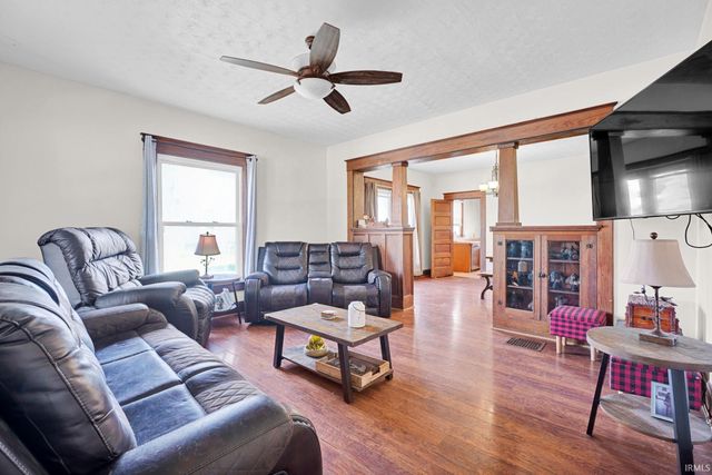 611 N 8th Street, Mitchell, IN 47446