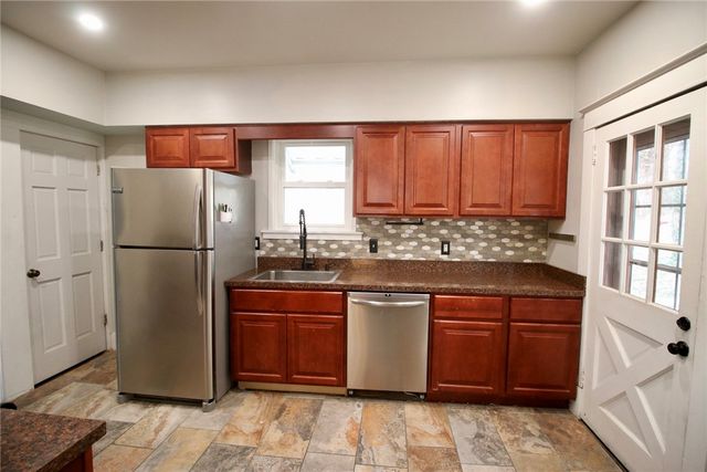 225 Harrison Ave, Jeannette, PA 15644