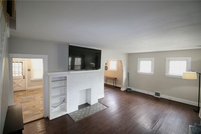 225 Harrison Ave, Jeannette, PA 15644