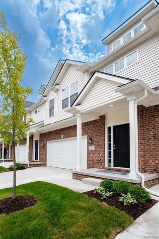 5 Grandview Circle 70, White Lake, MI 48386