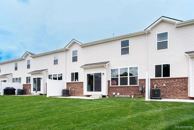 5 Grandview Circle 70, White Lake, MI 48386