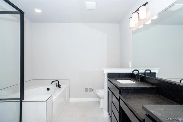 5 Grandview Circle 70, White Lake, MI 48386