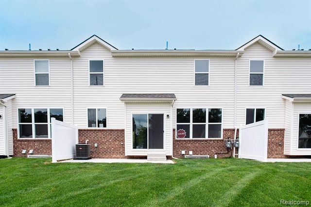 5 Grandview Circle 70, White Lake, MI 48386