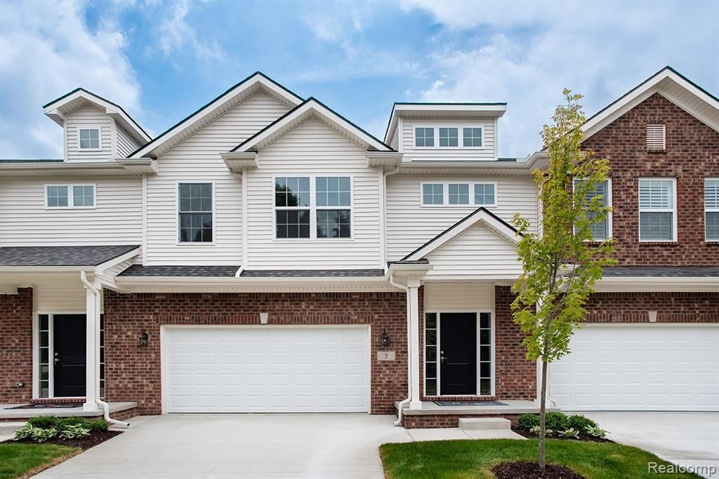 5 Grandview Circle 70, White Lake, MI 48386