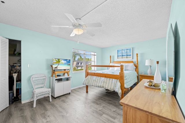 2212 NE 7th Street, Hallandale Beach, FL 33009