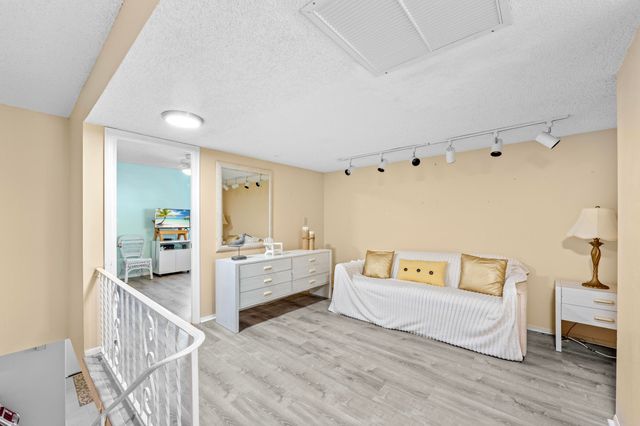 2212 NE 7th Street, Hallandale Beach, FL 33009