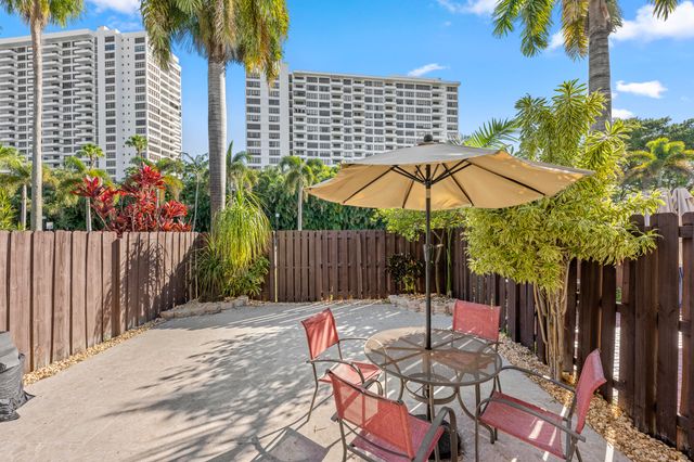 2212 NE 7th Street, Hallandale Beach, FL 33009