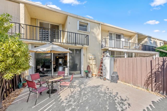 2212 NE 7th Street, Hallandale Beach, FL 33009