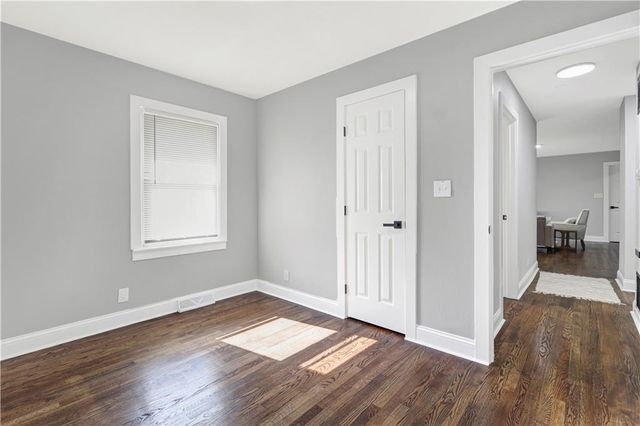 6409 N Woodland Avenue, Gladstone, MO 64118