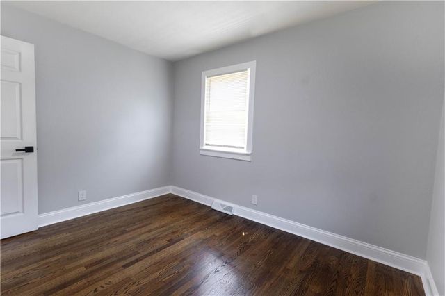 6409 N Woodland Avenue, Gladstone, MO 64118