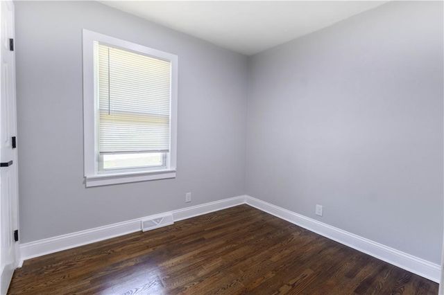 6409 N Woodland Avenue, Gladstone, MO 64118