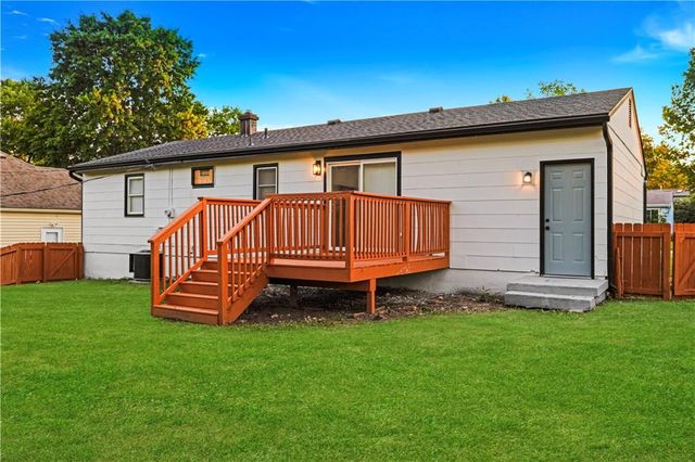 6409 N Woodland Avenue, Gladstone, MO 64118