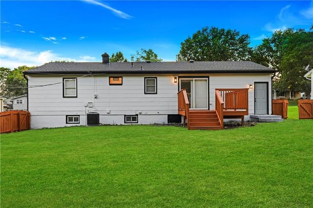 6409 N Woodland Avenue, Gladstone, MO 64118