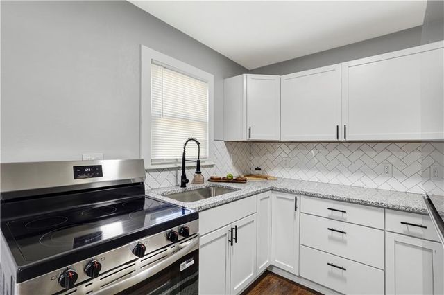 6409 N Woodland Avenue, Gladstone, MO 64118