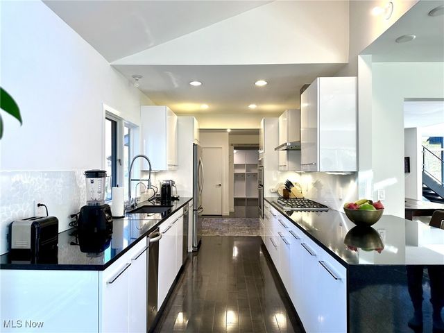 17370 S Park Boulevard, Shaker Heights, OH 44120