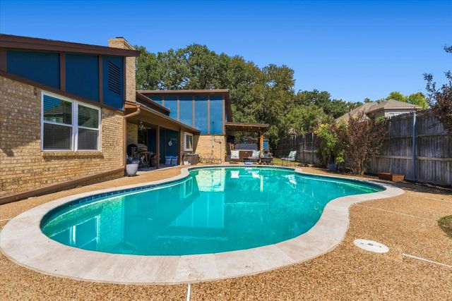 1001 Sean Court, Hurst, TX 76053