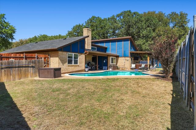 1001 Sean Court, Hurst, TX 76053