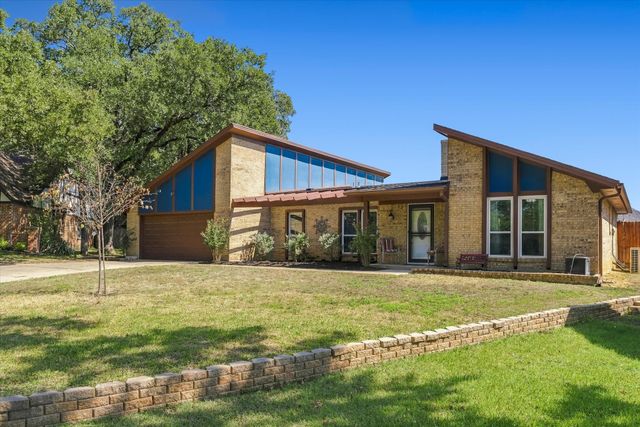 1001 Sean Court, Hurst, TX 76053
