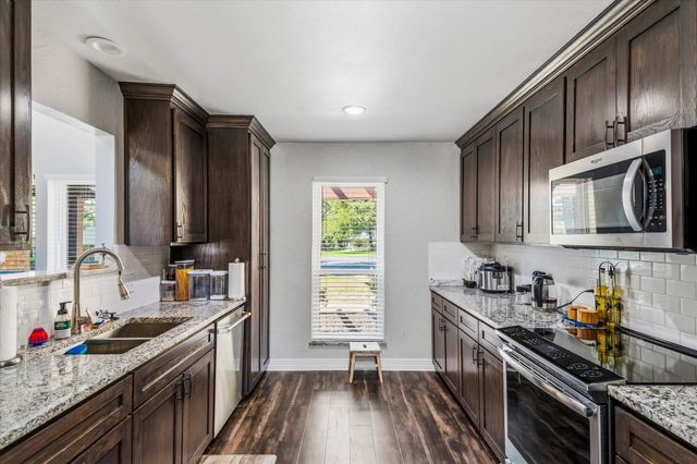 1001 Sean Court, Hurst, TX 76053
