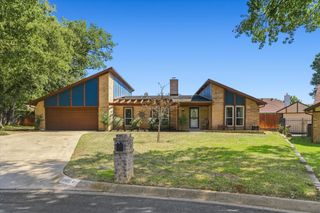 1001 Sean Court, Hurst, TX 76053