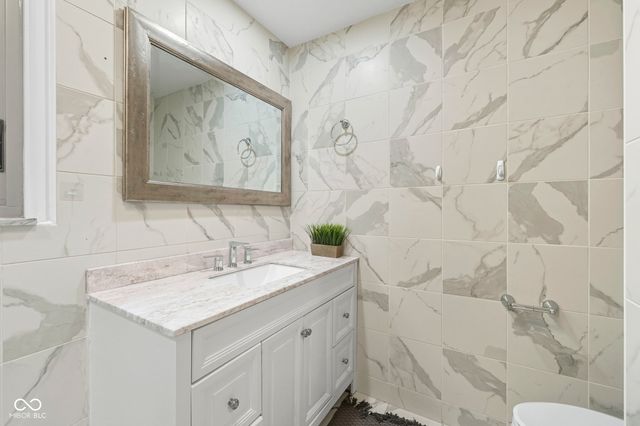 8775 Westfield Boulevard, Indianapolis, IN 46240