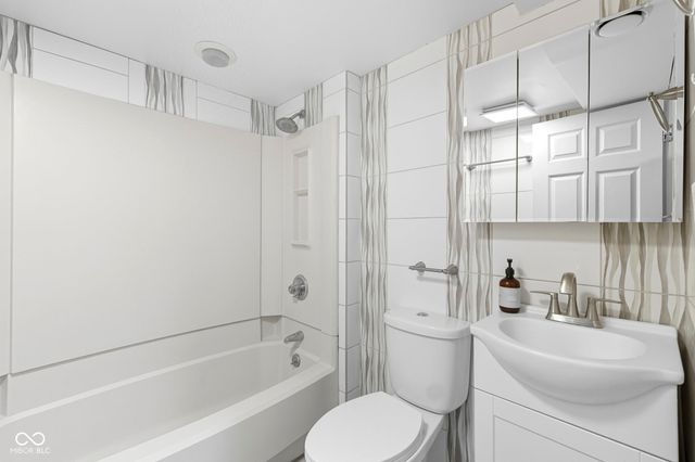 8775 Westfield Boulevard, Indianapolis, IN 46240