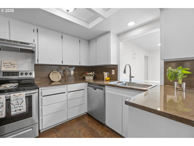 11122 Ne WYGANT St, Portland, OR 97220