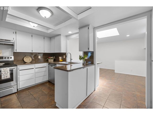 11122 Ne WYGANT St, Portland, OR 97220