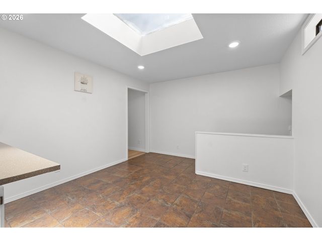 11122 Ne WYGANT St, Portland, OR 97220