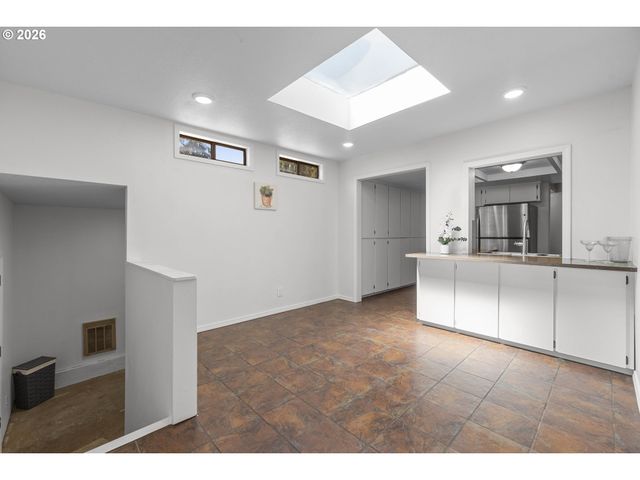 11122 Ne WYGANT St, Portland, OR 97220