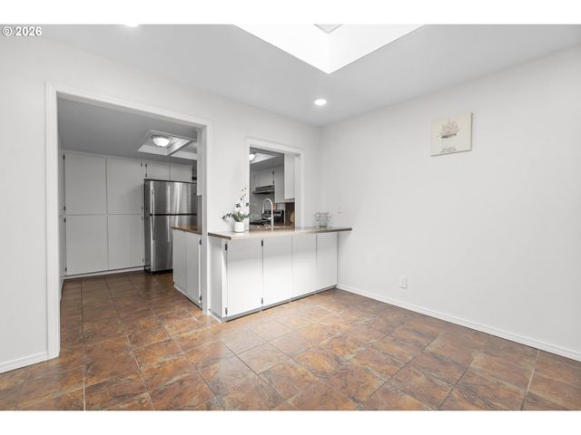 11122 Ne WYGANT St, Portland, OR 97220