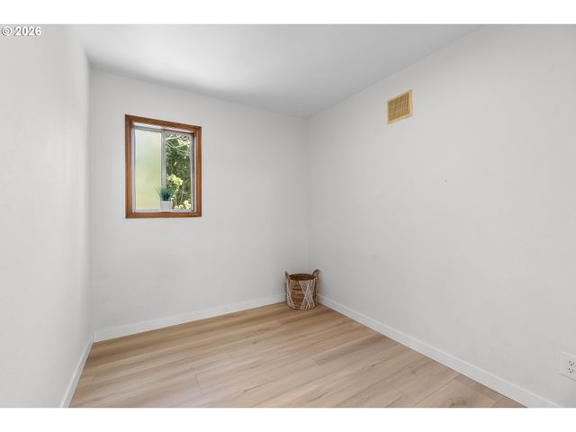 11122 Ne WYGANT St, Portland, OR 97220