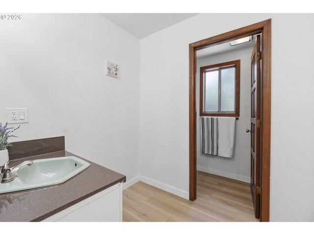 11122 Ne WYGANT St, Portland, OR 97220